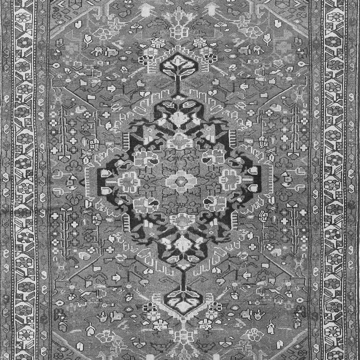 Serging Thickness of Machine Washable Persian Gray Traditional Rug, wshtr1086gry