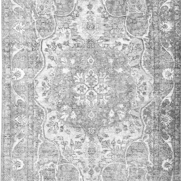 Serging Thickness of Machine Washable Persian Gray Traditional Rug, wshtr1090gry
