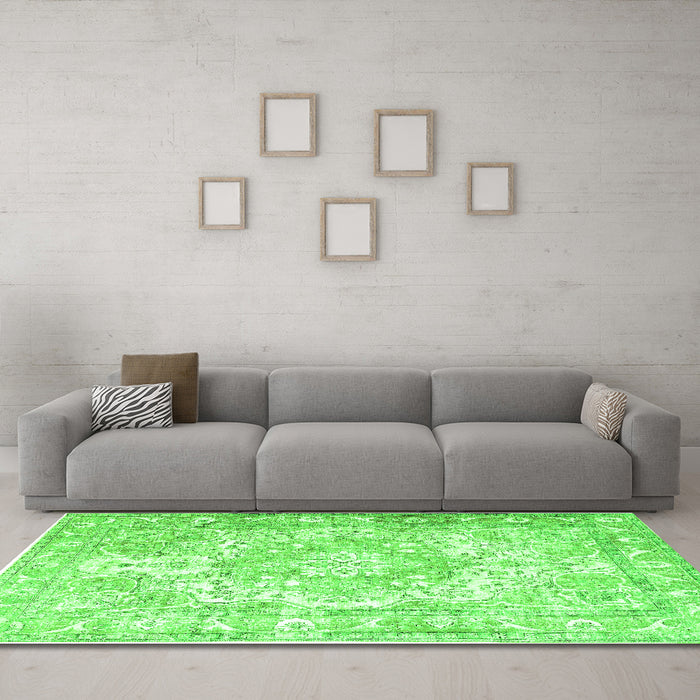 Machine Washable Persian Green Traditional Area Rugs in a Living Room,, wshtr1090grn