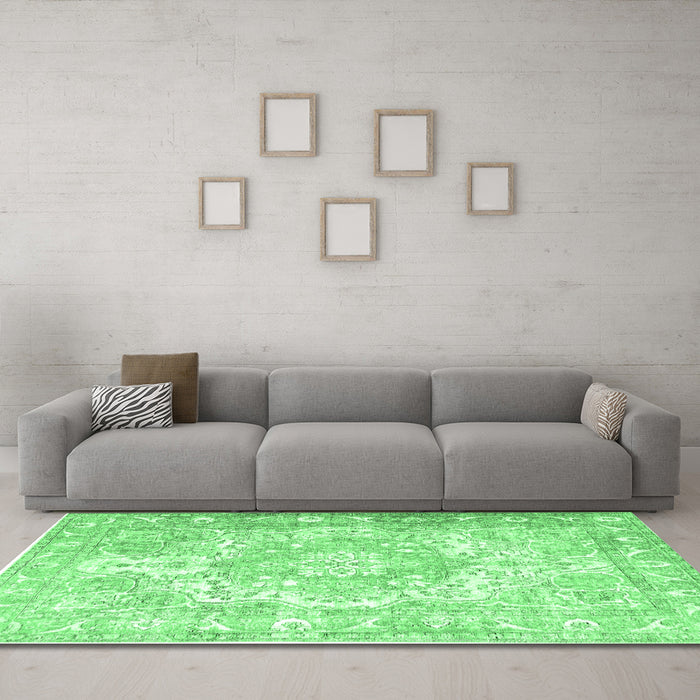 Machine Washable Persian Emerald Green Traditional Area Rugs in a Living Room,, wshtr1090emgrn