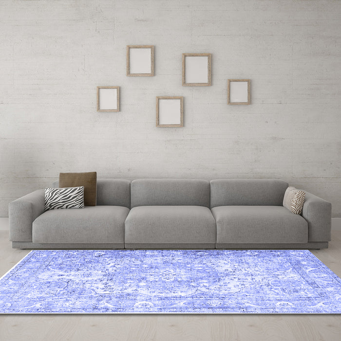 Machine Washable Persian Blue Traditional Rug in a Living Room, wshtr1090blu