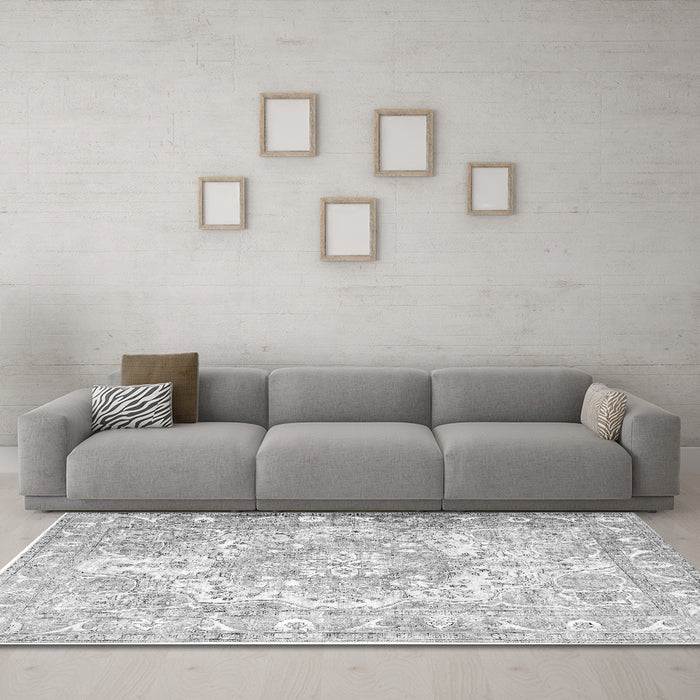 Machine Washable Persian Gray Traditional Rug in a Living Room,, wshtr1090gry