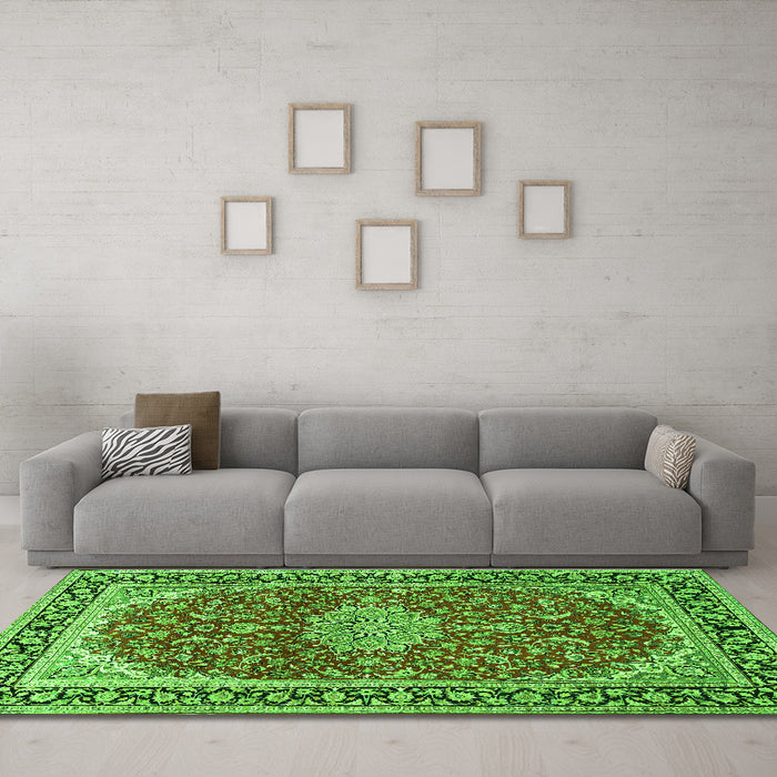 Machine Washable Medallion Green Traditional Area Rugs in a Living Room,, wshtr1092grn