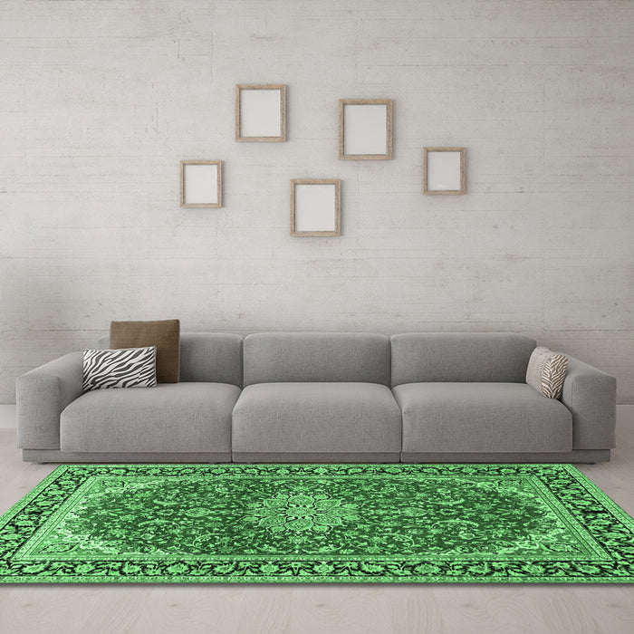 Machine Washable Medallion Emerald Green Traditional Area Rugs in a Living Room,, wshtr1092emgrn