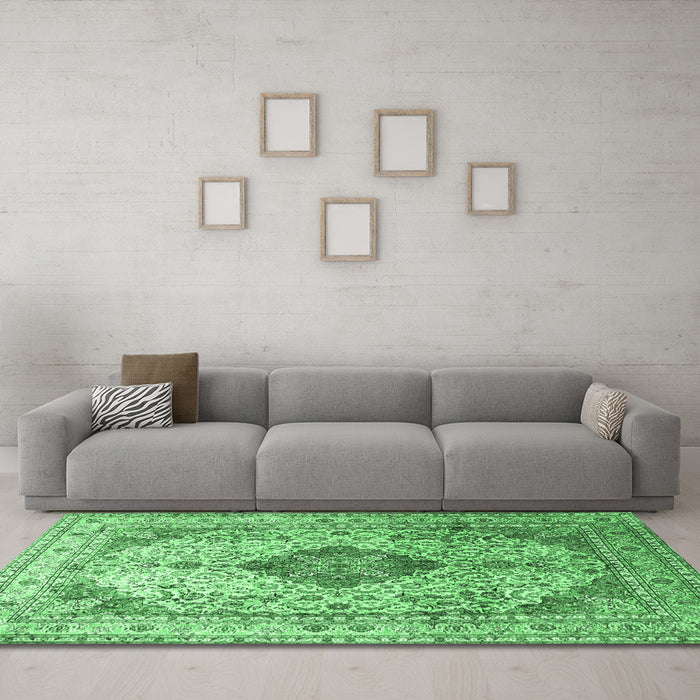 Machine Washable Medallion Emerald Green Traditional Area Rugs in a Living Room,, wshtr1093emgrn