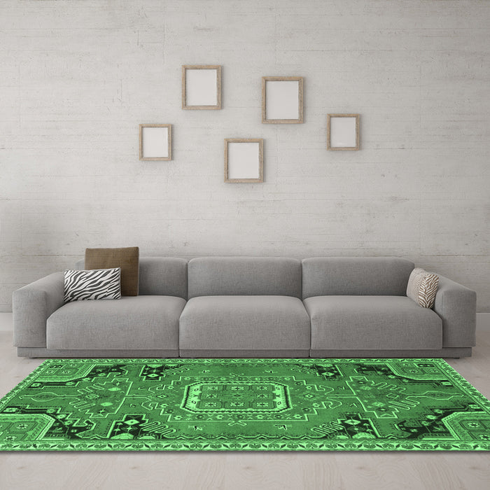 Machine Washable Medallion Emerald Green Traditional Area Rugs in a Living Room,, wshtr1095emgrn