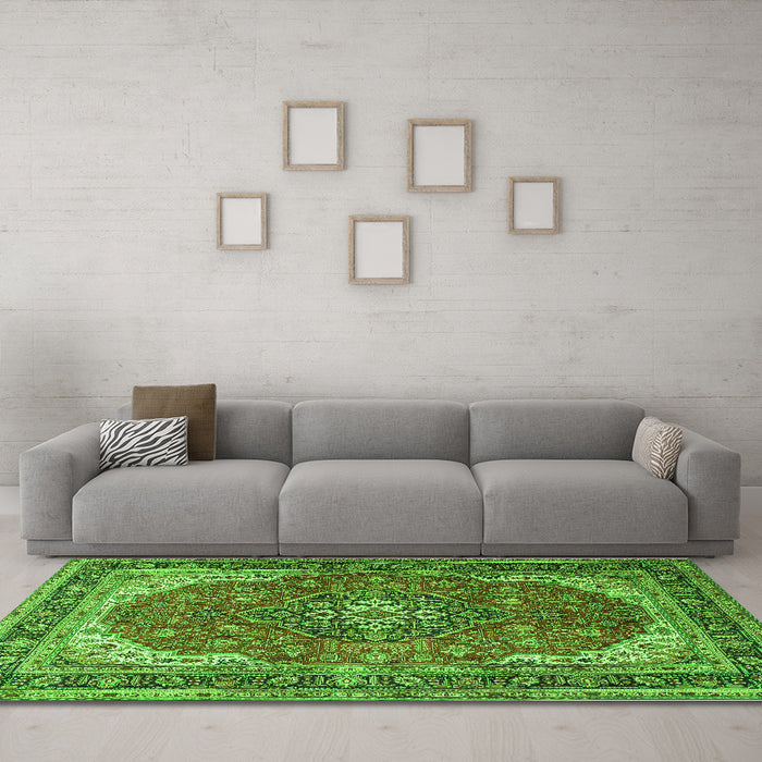 Machine Washable Medallion Green Traditional Area Rugs in a Living Room,, wshtr1096grn