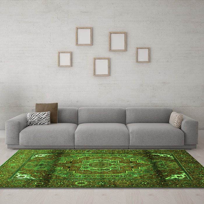 Machine Washable Persian Green Traditional Area Rugs in a Living Room,, wshtr109grn