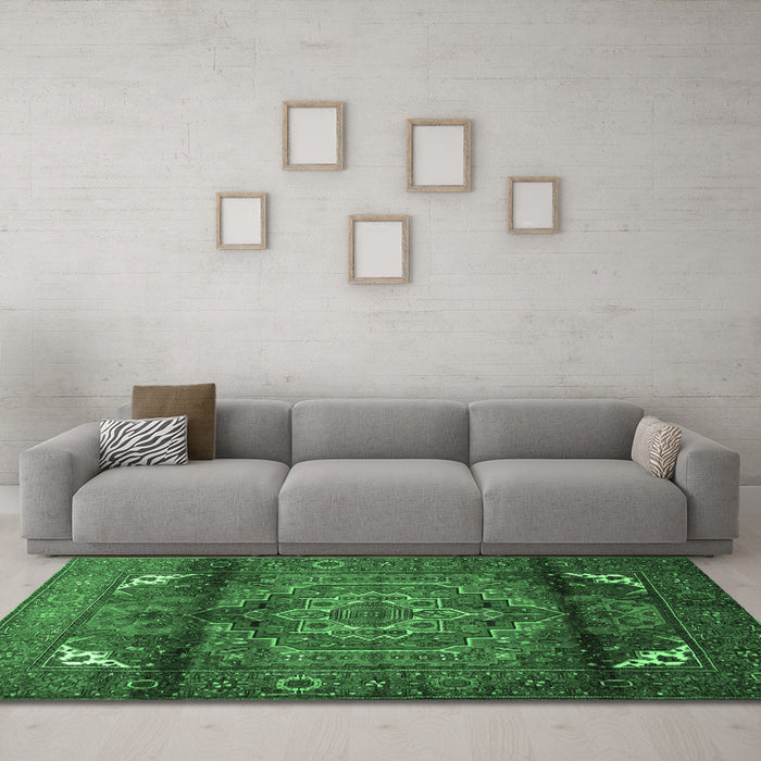 Machine Washable Persian Emerald Green Traditional Area Rugs in a Living Room,, wshtr109emgrn