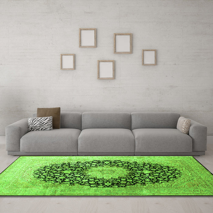 Machine Washable Medallion Green Traditional Area Rugs in a Living Room,, wshtr10grn