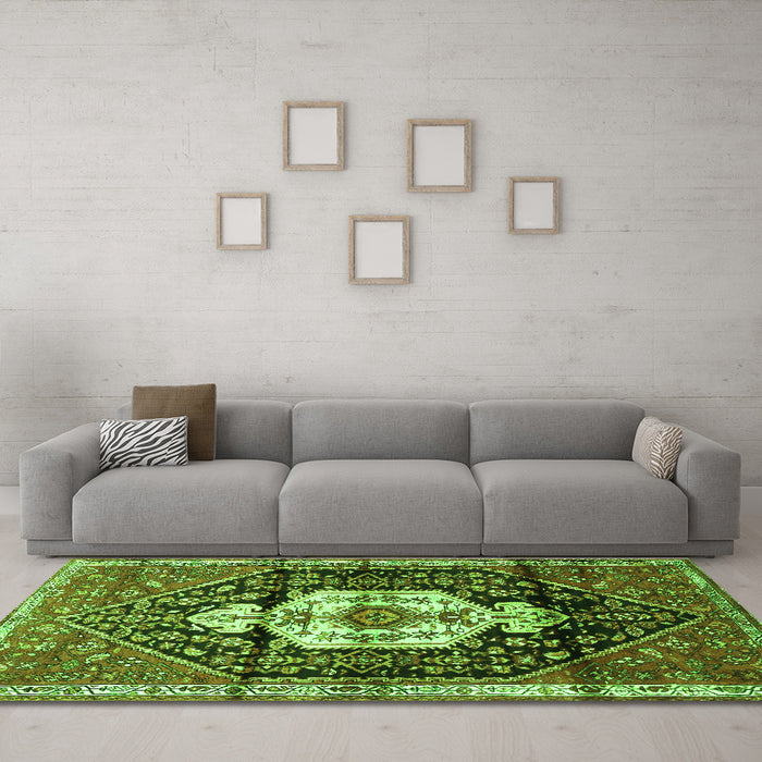 Machine Washable Persian Green Traditional Area Rugs in a Living Room,, wshtr1100grn