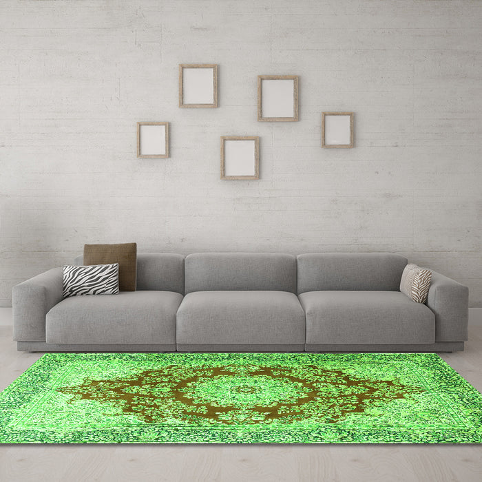 Machine Washable Persian Green Traditional Area Rugs in a Living Room,, wshtr1101grn