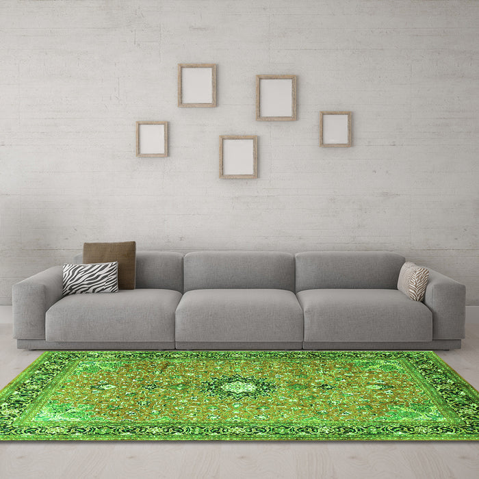 Machine Washable Persian Green Traditional Area Rugs in a Living Room,, wshtr1102grn