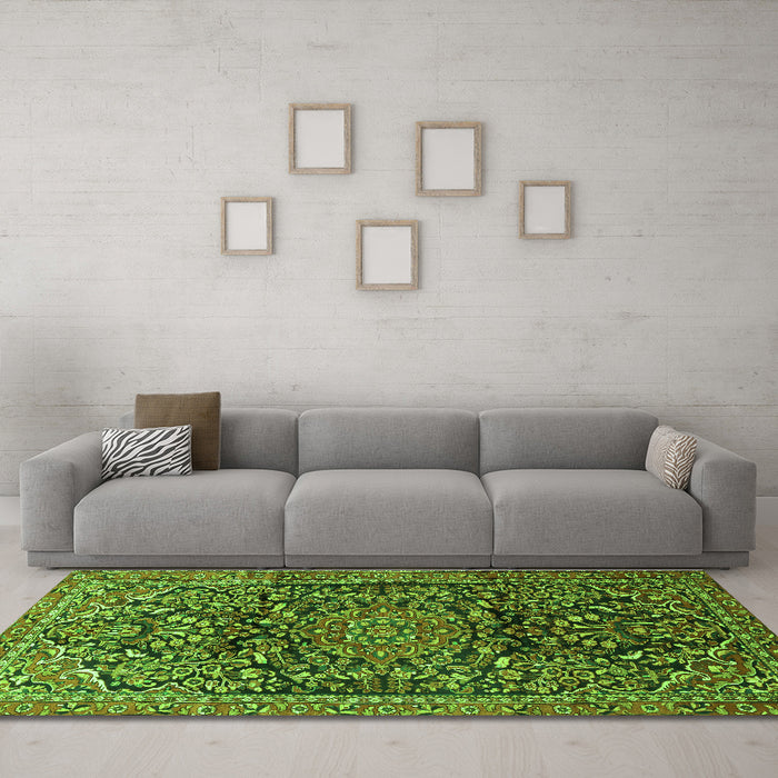 Machine Washable Persian Green Traditional Area Rugs in a Living Room,, wshtr1103grn