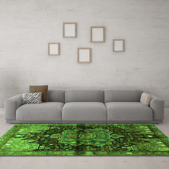 Machine Washable Persian Green Traditional Area Rugs in a Living Room,, wshtr1104grn