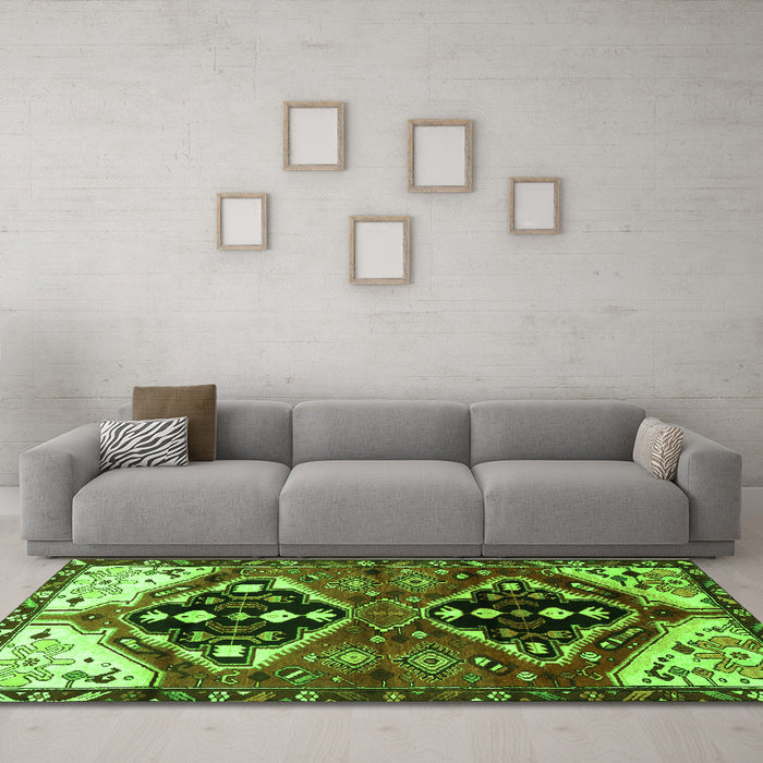 Machine Washable Persian Green Traditional Area Rugs in a Living Room,, wshtr1105grn