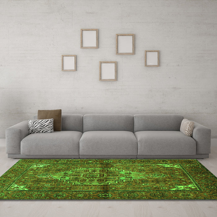 Machine Washable Persian Green Traditional Area Rugs in a Living Room,, wshtr110grn