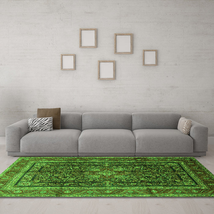 Machine Washable Persian Green Traditional Area Rugs in a Living Room,, wshtr1117grn
