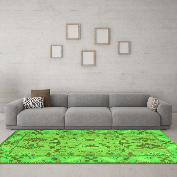 Machine Washable Persian Green Traditional Area Rugs in a Living Room,, wshtr1119grn
