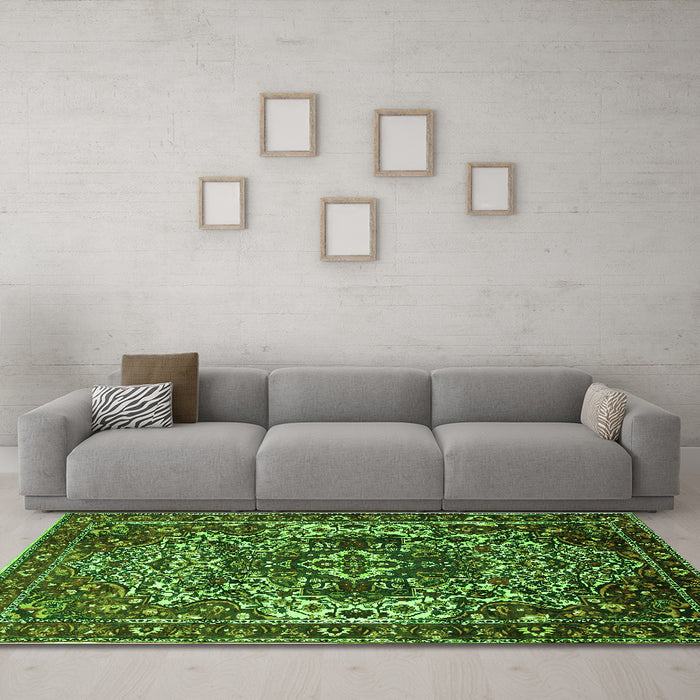 Machine Washable Persian Green Traditional Area Rugs in a Living Room,, wshtr1123grn