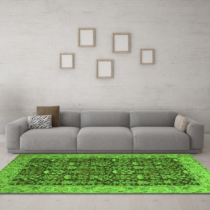 Machine Washable Persian Green Traditional Area Rugs in a Living Room,, wshtr1124grn