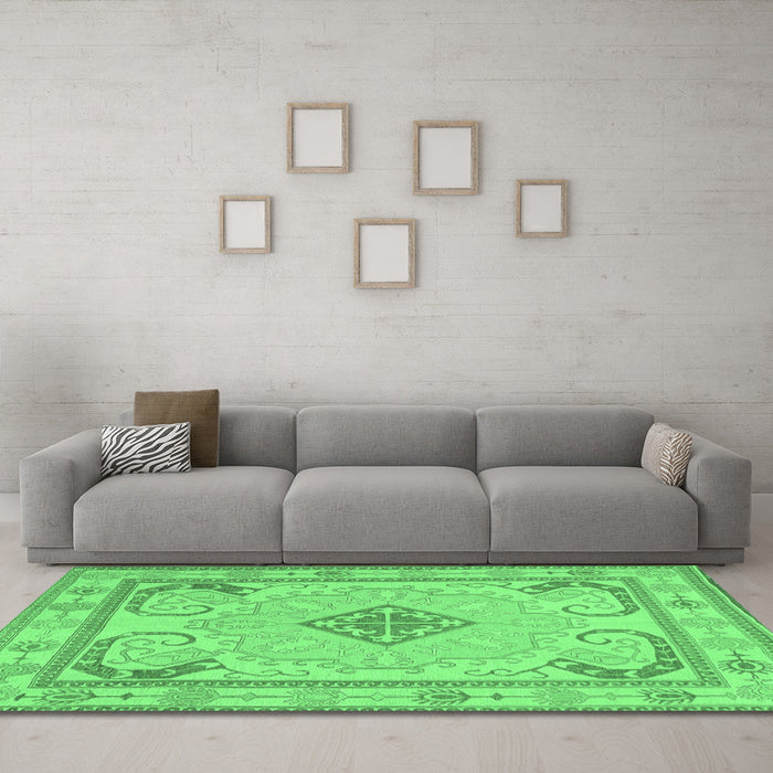 Machine Washable Persian Emerald Green Traditional Area Rugs in a Living Room,, wshtr1125emgrn