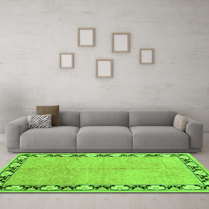 Machine Washable Persian Green Traditional Area Rugs in a Living Room,, wshtr1126grn