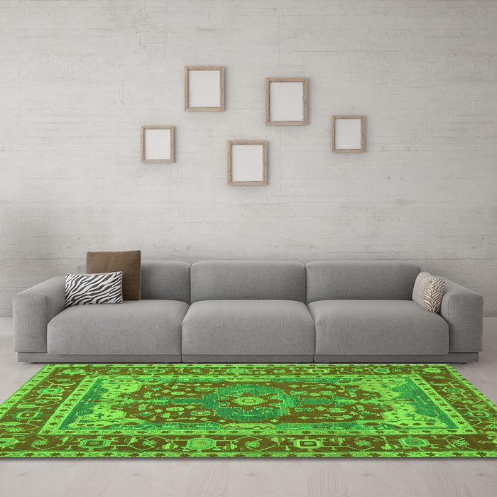 Machine Washable Persian Green Traditional Area Rugs in a Living Room,, wshtr1128grn