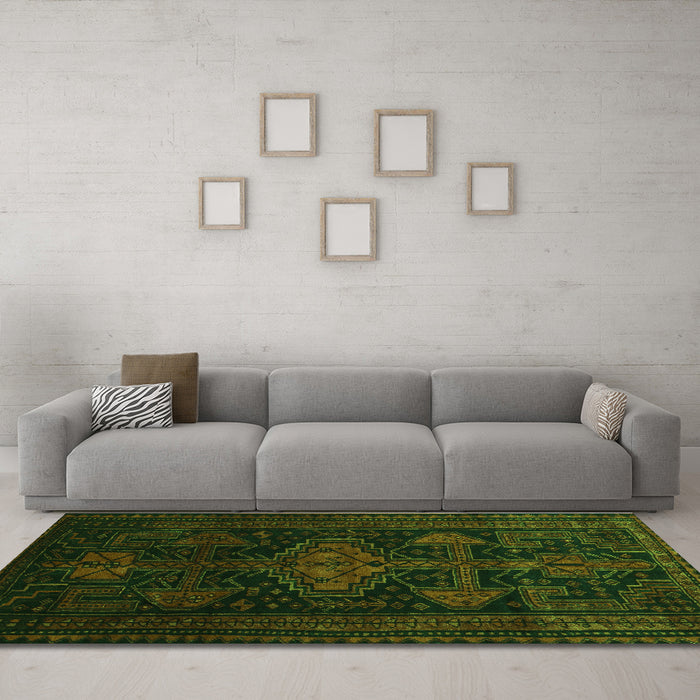Machine Washable Persian Green Traditional Area Rugs in a Living Room,, wshtr1129grn