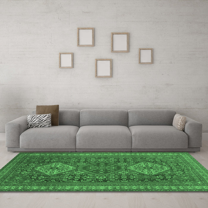 Machine Washable Persian Emerald Green Traditional Area Rugs in a Living Room,, wshtr1130emgrn