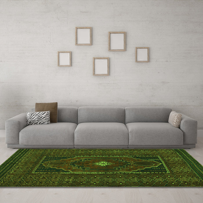 Machine Washable Persian Green Traditional Area Rugs in a Living Room,, wshtr1133grn
