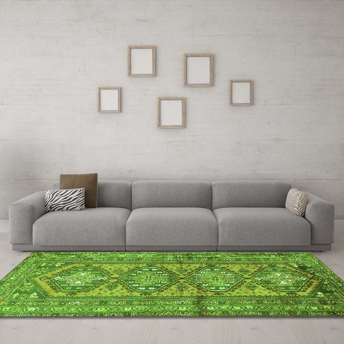 Machine Washable Persian Green Traditional Area Rugs in a Living Room,, wshtr1134grn
