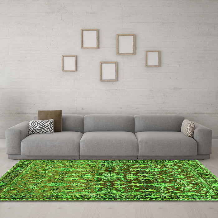 Machine Washable Persian Green Traditional Area Rugs in a Living Room,, wshtr1139grn