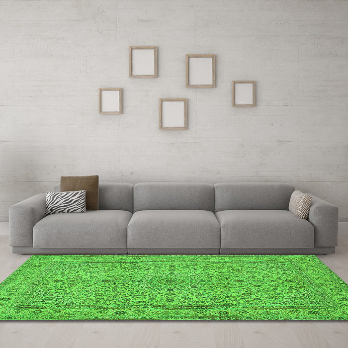 Machine Washable Persian Green Traditional Area Rugs in a Living Room,, wshtr113grn