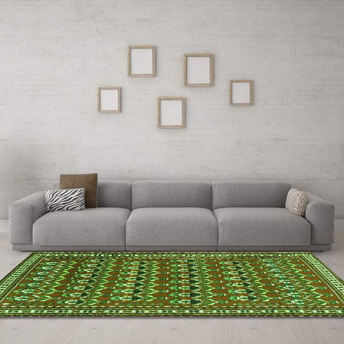 Machine Washable Persian Green Traditional Area Rugs in a Living Room,, wshtr1143grn