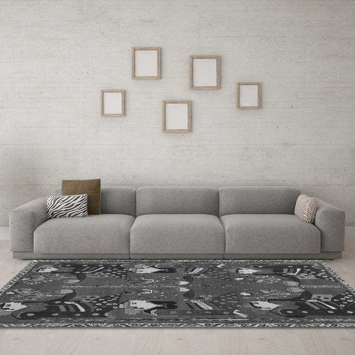 Machine Washable Persian Gray Traditional Rug in a Living Room,, wshtr1155gry