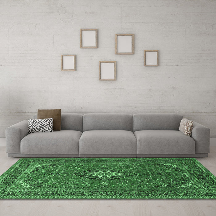 Machine Washable Medallion Emerald Green Traditional Area Rugs in a Living Room,, wshtr1159emgrn