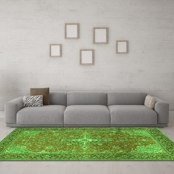 Machine Washable Persian Green Traditional Area Rugs in a Living Room,, wshtr1166grn