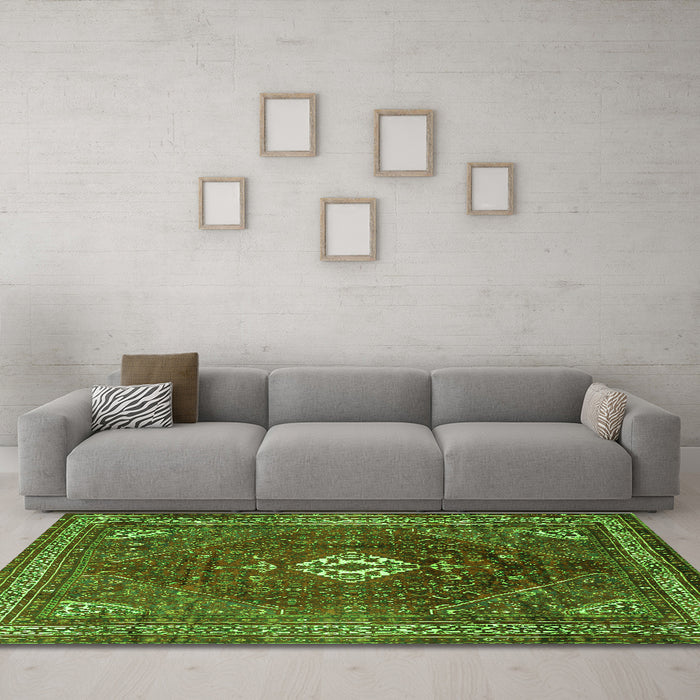 Machine Washable Persian Green Traditional Area Rugs in a Living Room,, wshtr1168grn