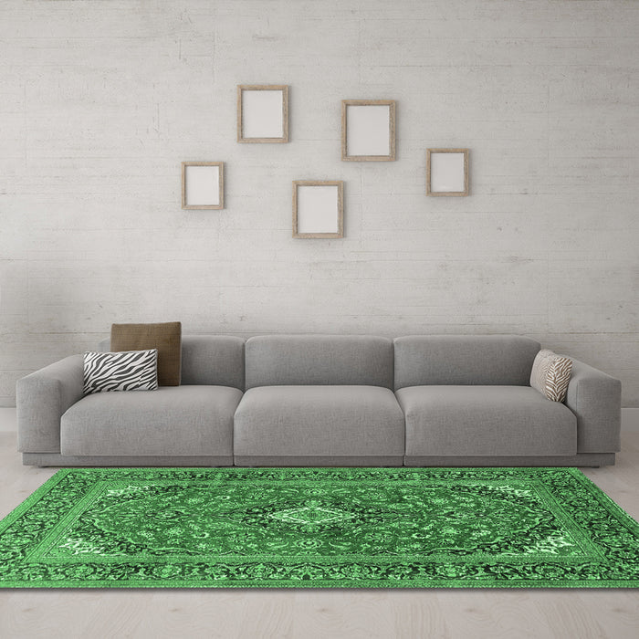 Machine Washable Medallion Emerald Green Traditional Area Rugs in a Living Room,, wshtr1171emgrn