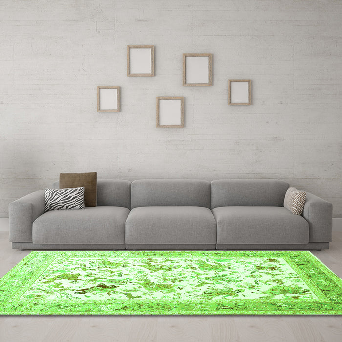 Machine Washable Animal Green Traditional Area Rugs in a Living Room,, wshtr117grn