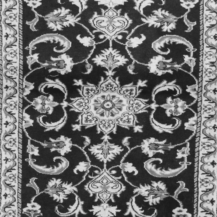 Serging Thickness of Machine Washable Persian Gray Traditional Rug, wshtr1181gry