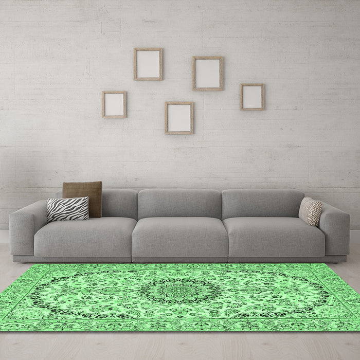 Machine Washable Medallion Emerald Green Traditional Area Rugs in a Living Room,, wshtr1183emgrn