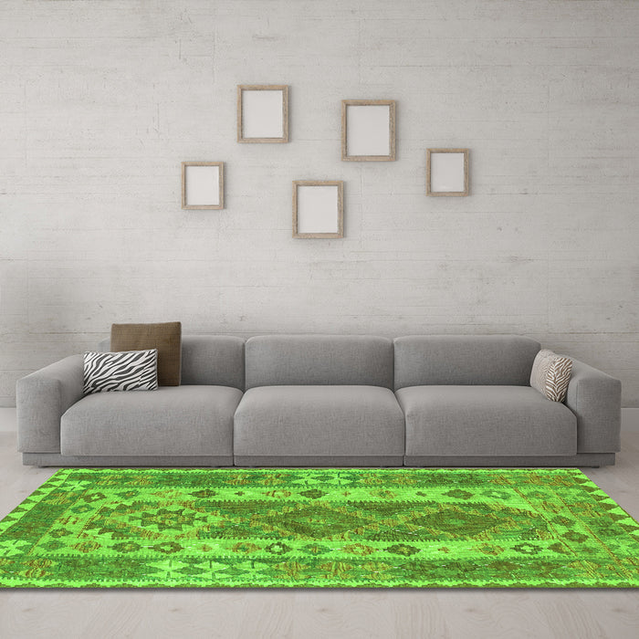 Machine Washable Persian Green Traditional Area Rugs in a Living Room,, wshtr1190grn