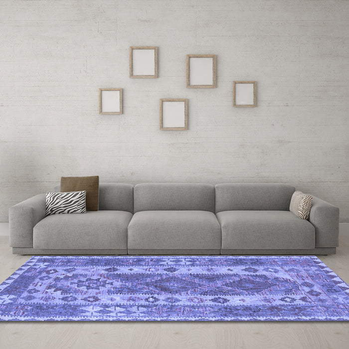 Machine Washable Persian Blue Traditional Rug in a Living Room, wshtr1190blu