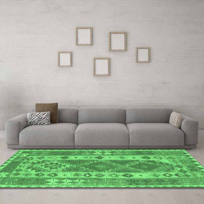 Machine Washable Persian Emerald Green Traditional Area Rugs in a Living Room,, wshtr1190emgrn