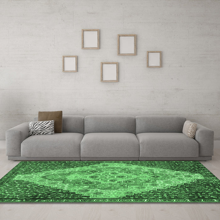 Machine Washable Medallion Emerald Green Traditional Area Rugs in a Living Room,, wshtr1191emgrn