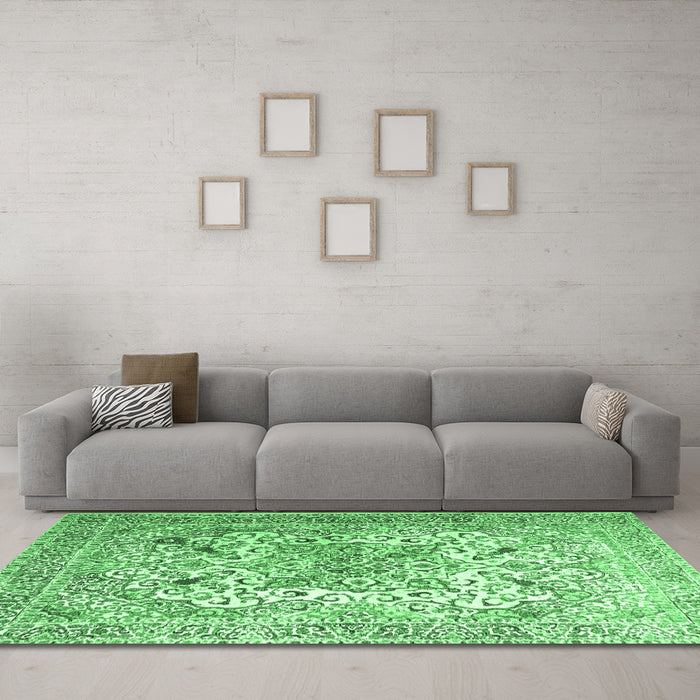 Machine Washable Medallion Emerald Green Traditional Area Rugs in a Living Room,, wshtr1192emgrn