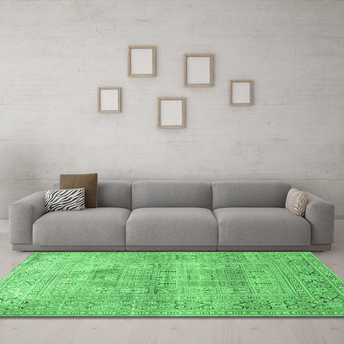 Machine Washable Persian Emerald Green Traditional Area Rugs in a Living Room,, wshtr119emgrn