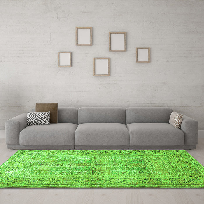 Machine Washable Persian Green Traditional Area Rugs in a Living Room,, wshtr119grn